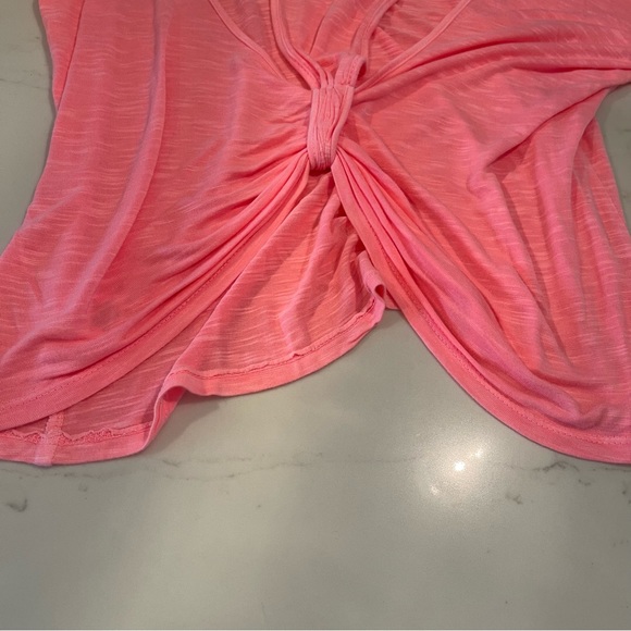 NWOT LF emma + sam neon pink cut out cropped tshirt - Picture 12 of 14